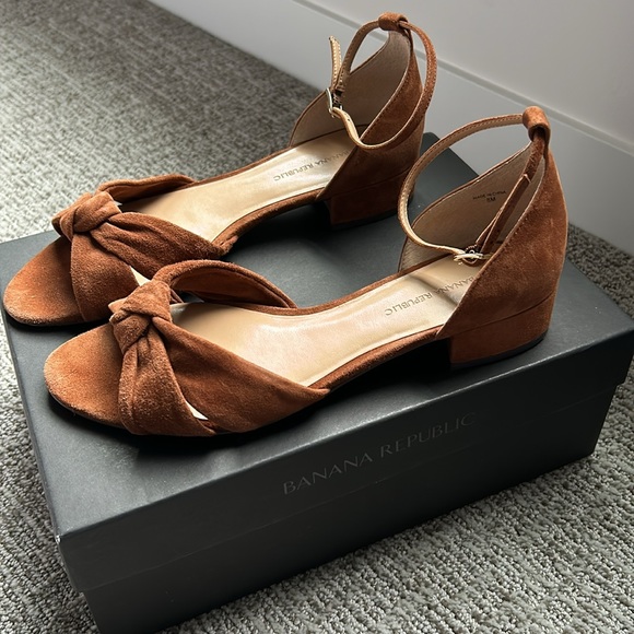 Banana Republic Knotted Suede Low Heels - 8 - Picture 2 of 6